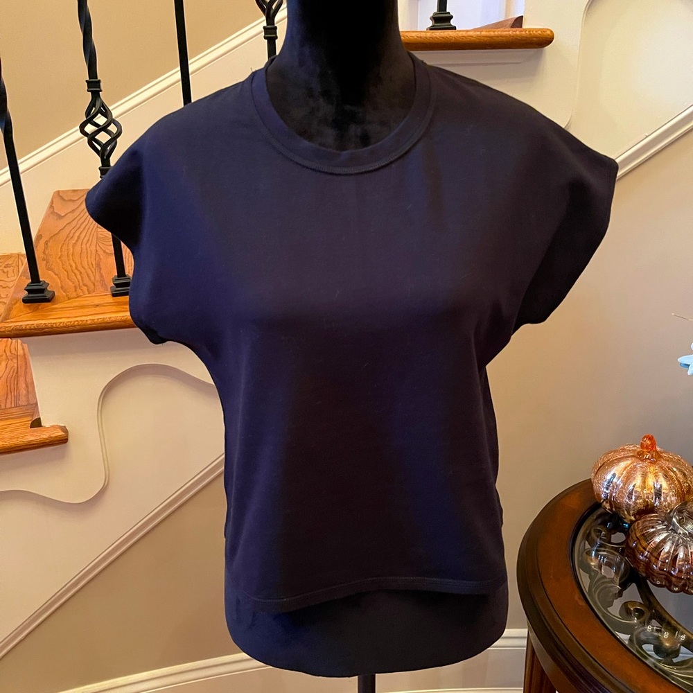 Calme Cropped Black Top .. Sz XS